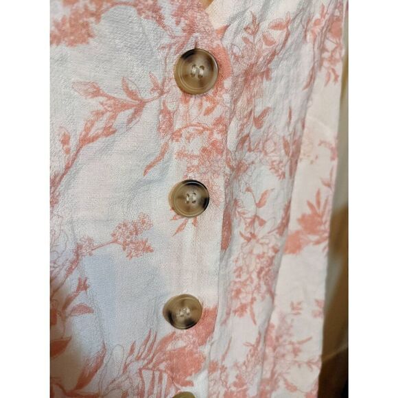 E&M Button Up Floral Blouse - Picture 5 of 6
